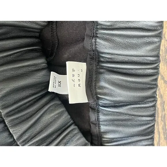 A New Day Faux Black Leather Pants Womens Size XS NWOT - Picture 4 of 6